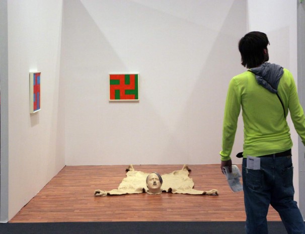 103The Nazi Hunter's Room_2007_installation_3