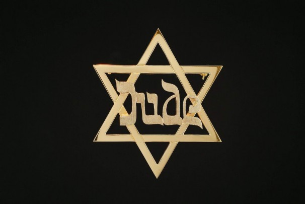 106JUDE_2001-2002_gold brooch, 18 carat _5 x 5 cm