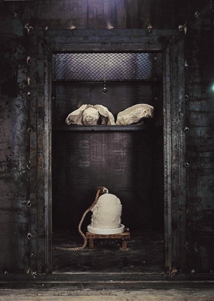 107Storeroom_2008_c-print_100x70 cm