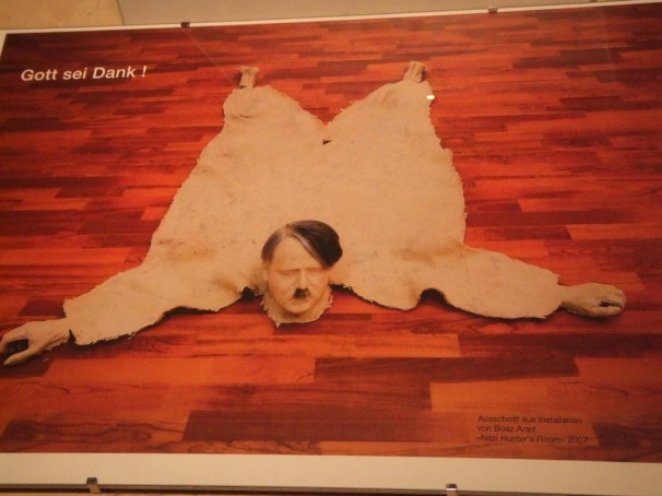 107The Nazi Hunter's Room_2007_installation_7