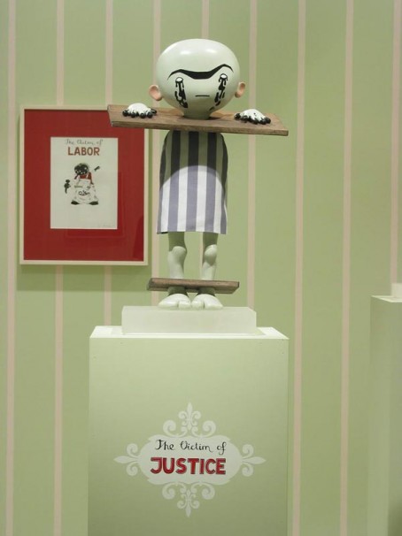123The victim of JUSTICE_2004_Mixed media_hight 48cm