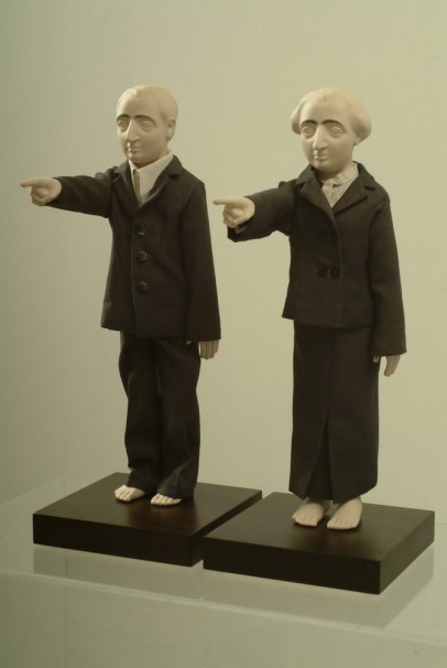125JEWISH TERRORISTS_(Fanny Kaplan and Herschel Grynspan)_2002_porcelain and clothes_hight 64cm