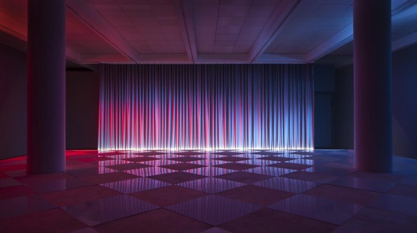 058Neither Day Nor Night_2013_Wood, Formica, Reflective Fabric, Lights_5 minutes