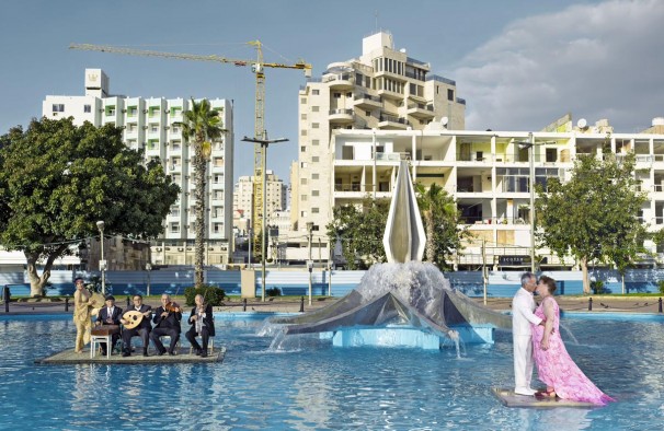 103Kikar Hatzmaut_2012_color print_140X215 cm