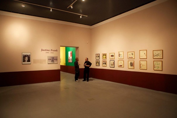 104The Dynamic Dead Roee Rosen_Installation view_Ujazdowski Castle, Warsaw, 2011 04