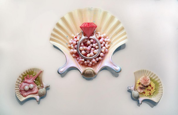 106Appetizers (The Shel Set- installation view)_2006_mixed media, sculpted and cast in polymeric materials_32x40x12 cm