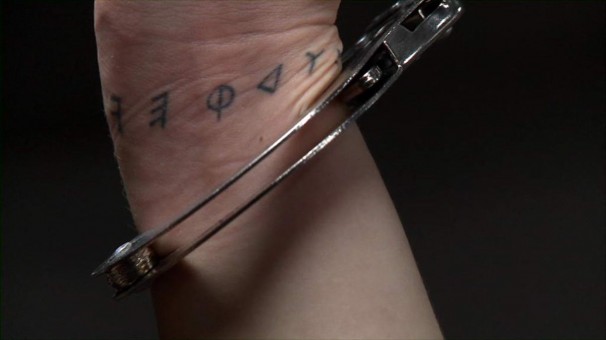 112Out (Tse)_2010_video_34,30 minutes 16