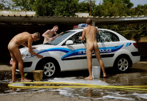 128Untitled (three naked men washing a police car)_2008_video_09,50 min