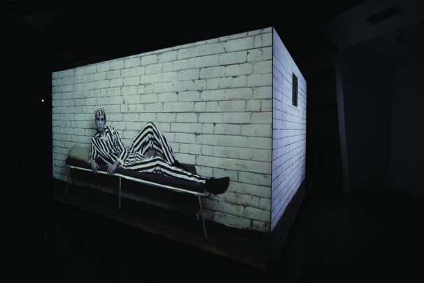 202A Nous la Liberté (Freedom for Us)_2011_video and sound projection on a cube_400x300x250 cm, 5 projectors