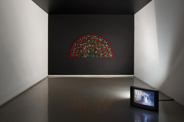 112Love (installation view)_2015_ready-made assemblage on wall_120x220x2 cm